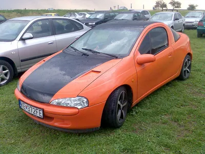 Car, Opel Tigra Twin Top 1.8, Convertible, model year 2004-, silver,  driving, diagonal from the front, frontal view, open top, C Stock Photo -  Alamy