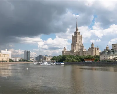 Скачать обои облака, гостиница украина, река, москва, лето разрешение  1280x1024 #99893