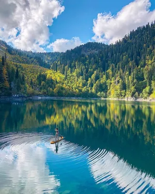 Озеро Рица в Абхазии - история и легенды водоема, как добраться до  природной высокогорной жемчужины