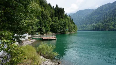 Озеро Рица, пожалуй, главное природное сокровище Абхазии