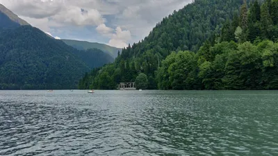 МЧС Абхазии призвало туристов не купаться в озере Рица - РИА Новости,  09.08.2021