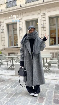 Как носить шарф с пальто - модный осенний образ показала певица MamaRika