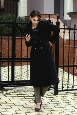 Девушка в черном пальто | Fashion, Coat, Peacoat