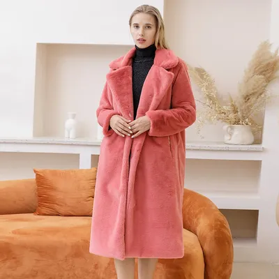 Какие шубы из искусственного меха носить этой зимой | Vogue Russia