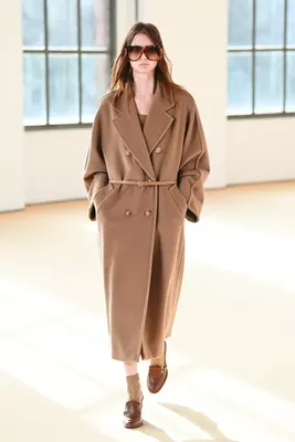 Гид по самым модным пальто осень-зима 2021/2022 | Vogue UA