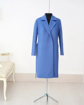 Пальто синего цвета фото