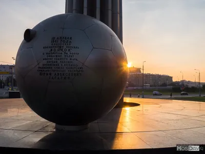 Памятник гагарину в москве фото
