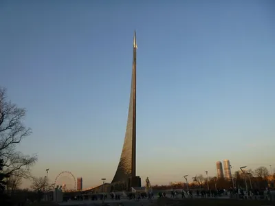 Памятник гагарину в москве фотографии