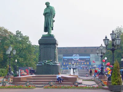 Фотографии Москвы. Фотообои на рабочий стол. Вы можете бесплатно скачать  обои рабочего стола с фотографиями московских праздников и памятников