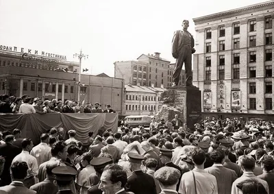 Памятник владимиру в москве фотографии