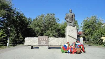 Памятник Жукову великом Волгограде - обои на рабочий стол
