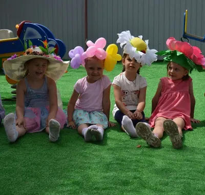Парад шляп в детском саду фото