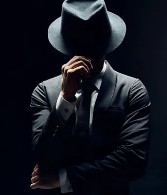 Мужчина в серой шляпе и куртке на молнии · Бесплатные стоковые фото