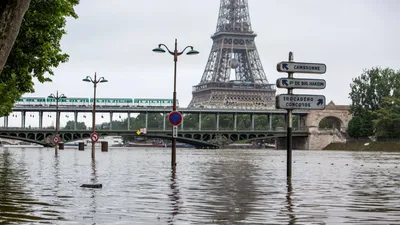 ФОТО: Затопленный Париж глазами туристов - Turist