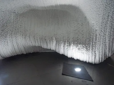 Ледяная пещера в Зарядье