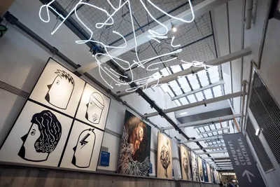 В «Северном тоннеле» парка «Зарядье» в Москве открылась выставка уличного  искусства Нижнего Новгорода «Место x Зарядье»