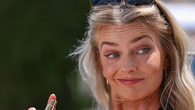 56-летняя модель Паулина Поризкова снялась в рекламе красоты Лоры Геллер – ABC News