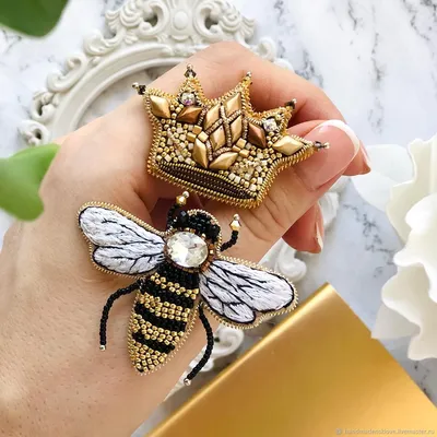 Королевская пчела – купить онлайн на Ярмарке Мастеров – SSCZ2RU | Комплект  брошей, Новосибирск