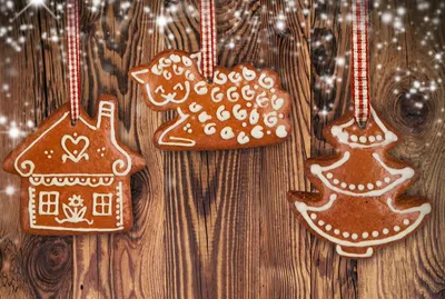 Новогоднее фигурное печенье на праздник - обои на рабочий стол