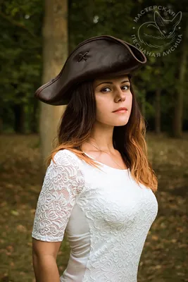 Пиратская шляпа из красной кружевной ткани (Германия) купить в Ярославле