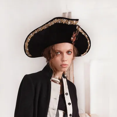 Пиратская шляпа в интернет-магазине Ярмарка Мастеров по цене 44000 ₽ –  ID389BY | Шляпы, Москва - доставка по России