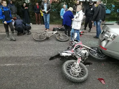 Фото: Пассажир питбайка улетел в заднее стекло легковушки при столкновении  в Сертолово › Статьи › 47новостей из Ленинградской области