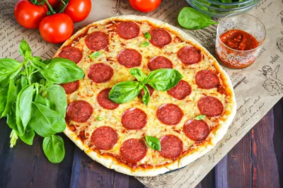 Пицца Пепперони в домашних условиях классическая рецепт с фото пошагово и  видео - 1000.menu