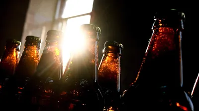 Не лезь к бутылке: бизнес попросил перенести маркировку пива | Статьи |  Известия