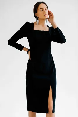 Черное платье-футляр с глубоким декольте и открытыми плечами 0357234520-50  - купить в интернет-магазине LOVE REPUBLIC по цене: 5 696 ₽