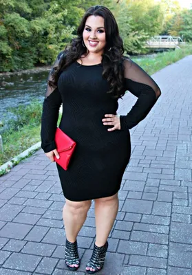 Черное платье-футляр комбинированное стрейчевой мелкой сеткой на длинных  руквах для полных | Мода для пышных девушек, Фасоны для полных, Модные стили