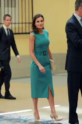 46-летняя королева Летиция примерила изысканное платье-футляр (ФОТО):  читать на Golos.ua