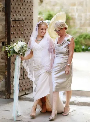 Как выбрать стильные и красивые платья для мамы жениха или невесты? |  Свадебный салон \"Валенсия\" | Дзен