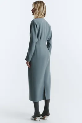 Атласное обтягивающее шёлковое платье…» — создано в Шедевруме