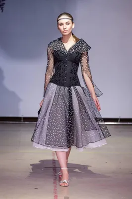 Прозрачное платье с обьемными длинными ркавами - Royal Dresses