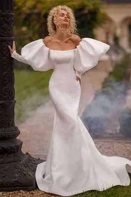 Свадебное атласное платье силуэта рыбка с фантазийным рукавом в Хабаровске