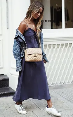 A long dress with straps, a denim jacket, sneakers outfit (Длинное платье, джинсовая  куртка) | Модные стили, Мода для женщин, Советы по стилю для женщин