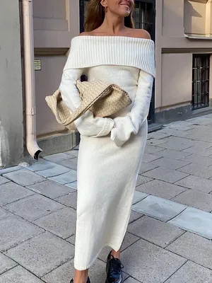 Свадебное платье с открытыми плечами сверкающим корсетом и пышной юбкой в  Хабаровске