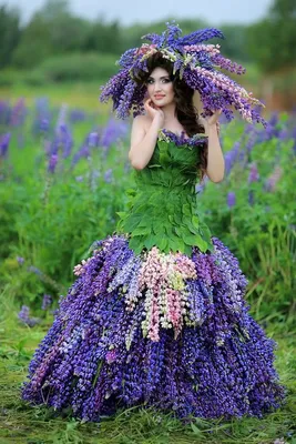 Платье из люпинов #платье #цветы #люпины #платьеизцветов | Flower dresses,  Flower petal dress, Art dress