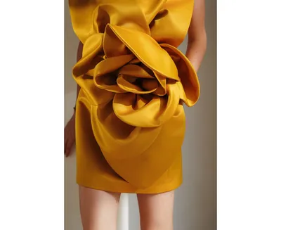 Женская одежда :: Платья :: Платье, декорированное объемным цветком