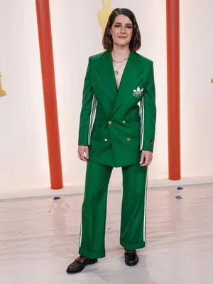 Платье, жилет, брюки, жакет: 5 актрис показали наряды в модном зелёном-2023  | BonaModa | Дзен