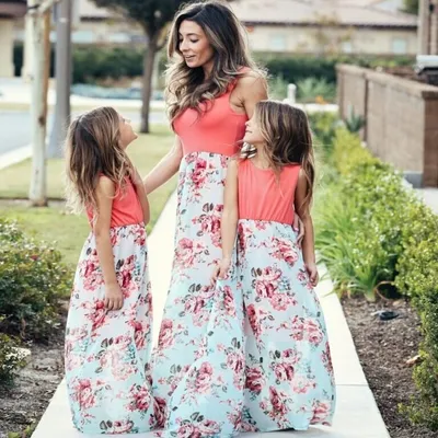 Красивые одинаковые платья для мамы и дочки. Модели на каждый день и на  выход. Фото