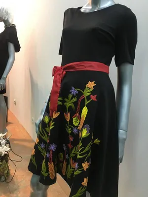 Сеть Женской Одежды в Сочи - 💫 Стильные платья бренда «Gizia» в коллекции  магазинов Modabene.⠀ ⠀ ♥︎⠀Полосатое платье Gizia Casual.⠀ - темно-синяя  полоска⠀ - одно плечо открыто⠀ - два кармана⠀ - красный