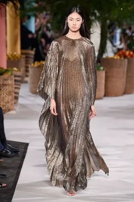 Плиссированные платья 2020 - тренд этого лета | Vogue UA