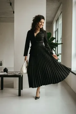 Женское праздничное черное платье с длинной расклешенной плиссированной  юбкой и со съемной баской (ID#1723771426), цена: 2325 ₴, купить на Prom.ua