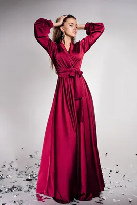 Купить шелковое платье макси с воротником в винном цвете с доставкой и  примеркой в интернет магазине olalafason.ru в Москве