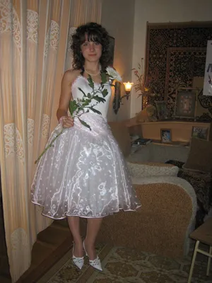 Купить платье на выпускной в Москве с примеркой в ШоуРуме: заказать  нарядное платье на выпускной в интернет-магазине салона
