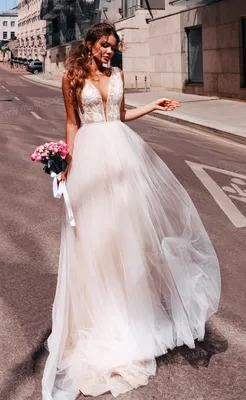Прямые приталенные свадебные платья купить в СПб, выгодная цена от салона  \"ИнтерСтиль\"