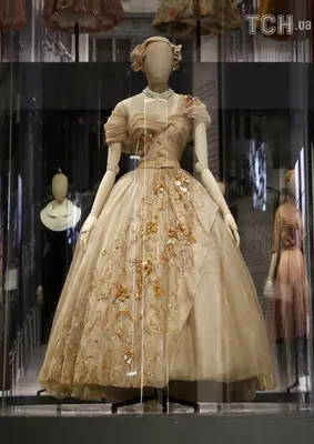 Платье с капюшоном и бахромой Christian Dior купить за 3209 грн в магазине  UKRFashion. Товары бренда Christian Dior. Лучшее качество
