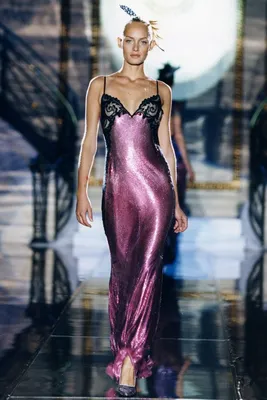 10 самых невероятных платьев Versace — от тропического наряда Дженнифер  Лопес до мини-костюмов принцессы Дианы | MARIECLAIRE