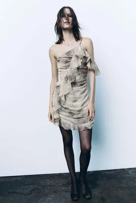 Платье миди из искусственной кожи с анималистическим принтом - Платья -  Женская коллекция | Bershka
